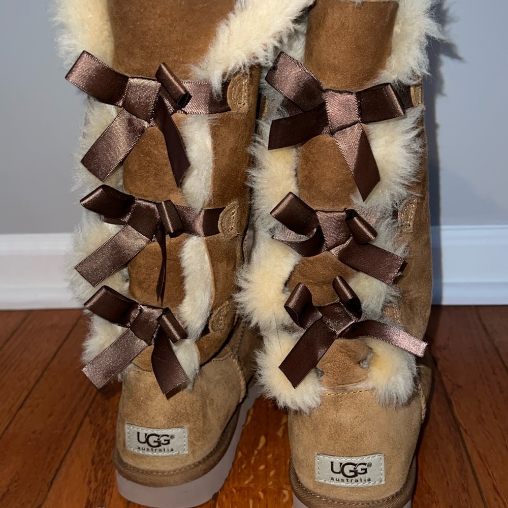 Uggs boots with bows